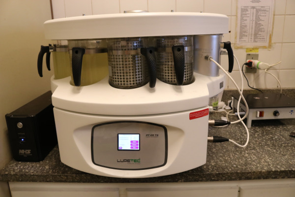Histotécnico automatizado marca Lupetec modelo PT05TS